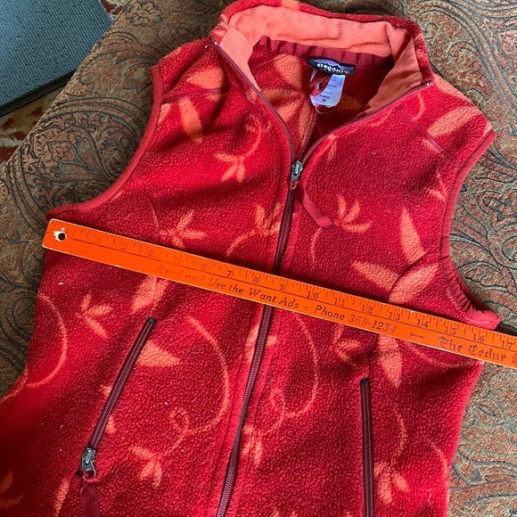 Patagonia synchilla vest fleece cherry red floral flowers womens athletic fit M - Picture 4 of 7